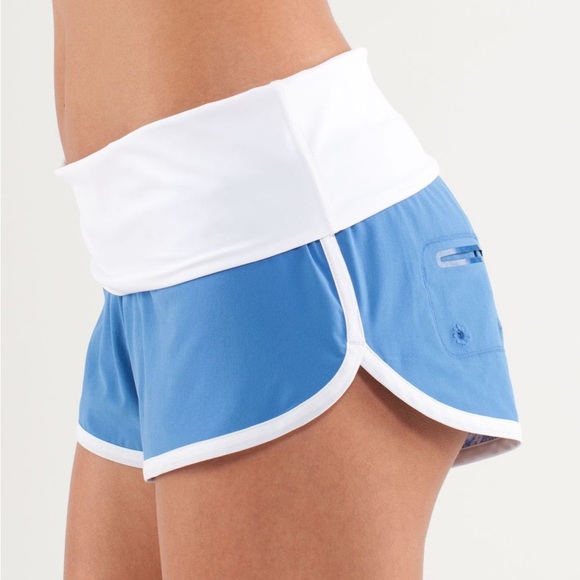 NEW Lululemon *Reversible Flip Out Boardshort in
Blue / Floral White
Size 4. - Picture 9 of 9